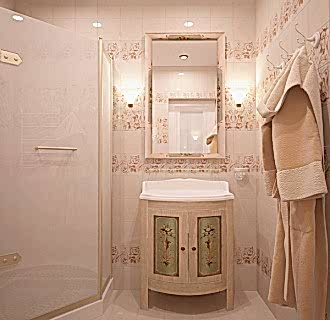 Дизайн трехкомнатной квартиры 77 кв. м в романском стиле. Фото проекта