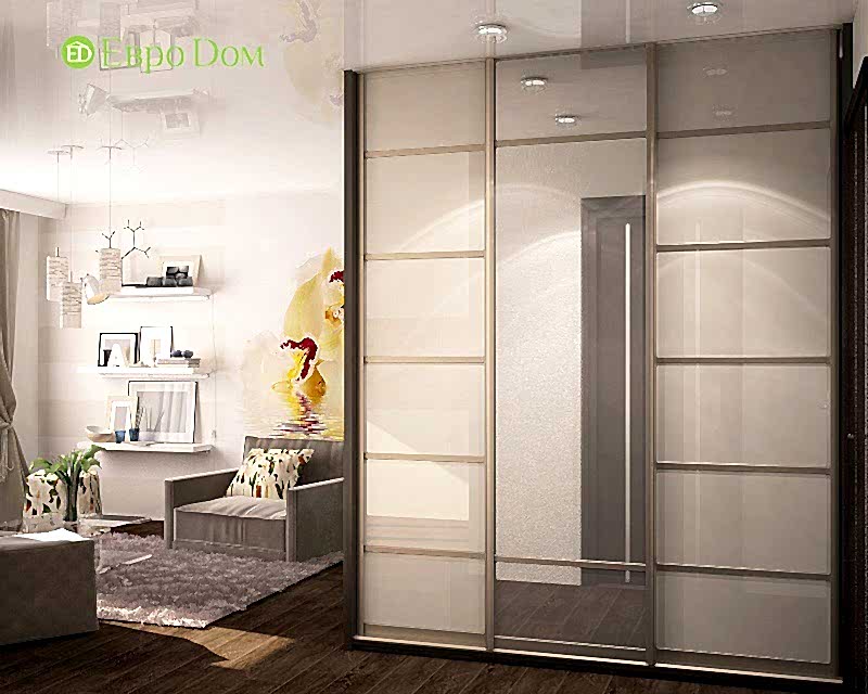 Вместительный шкаф-купе в интерьере однокомнатной квартиры 34,7 кв. м